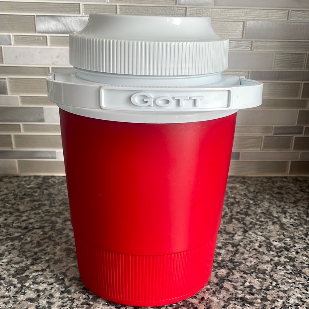 Vintage Gott Rubbermaid Red 1/2 Gallon Insulated Water Cooler Jug Model 1502 USA